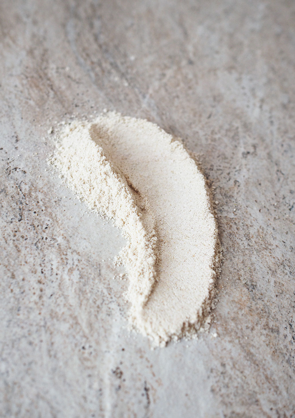 Use Niki Newd® Betaglucan Mask as a calming weekly ritual – soothing oatmeal mask that supports sensitive skin recovery and balance.