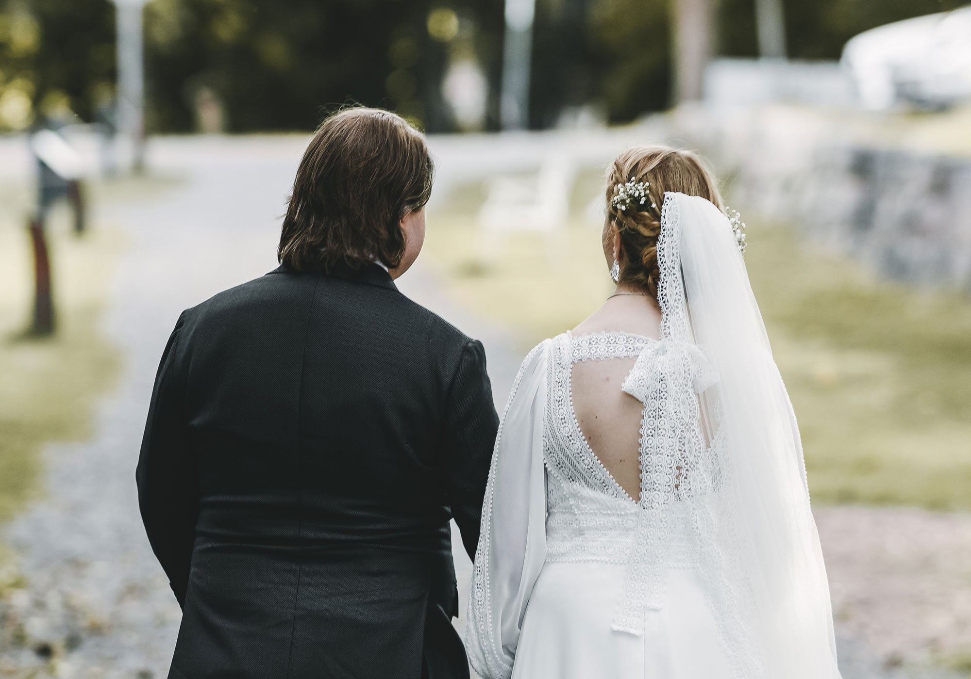 Wedding couple getting ready – bridal hair and makeup for bride and groom in Helsinki