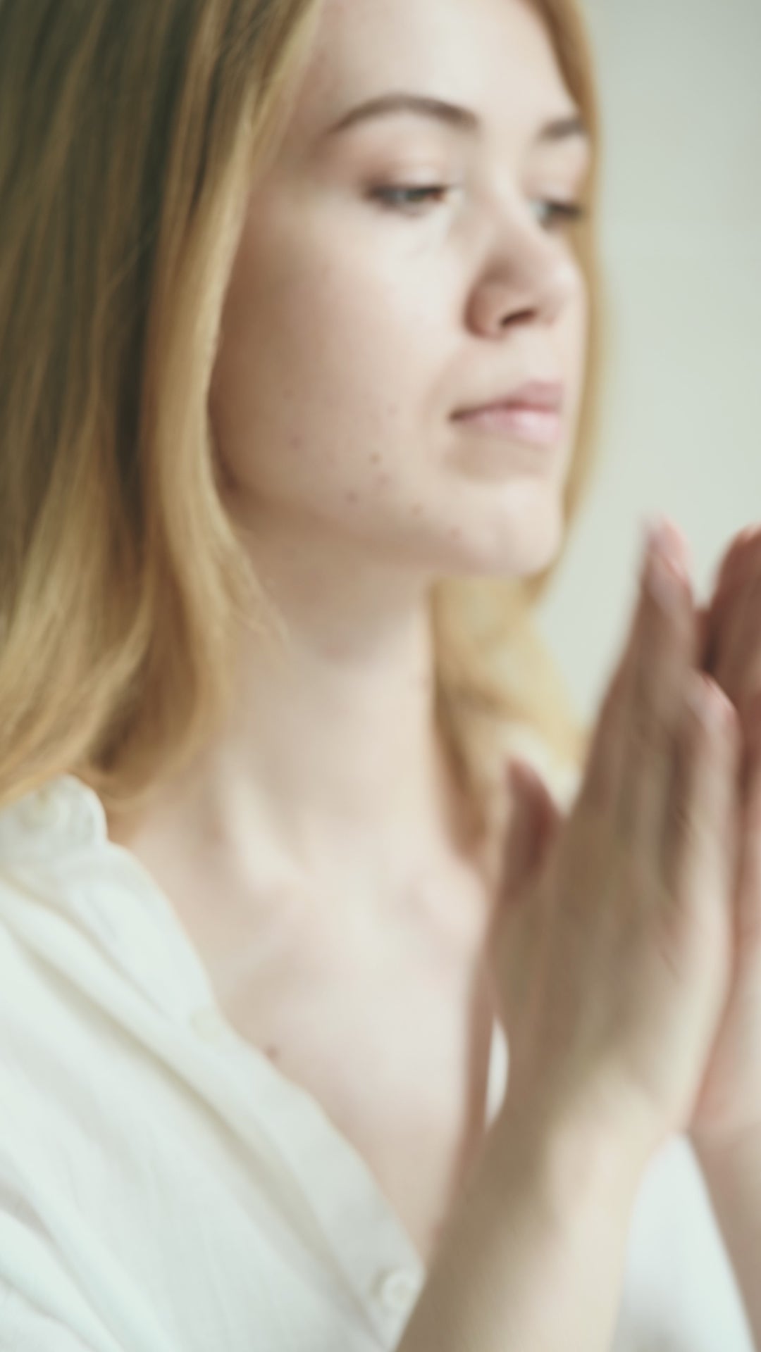 Pre-retinol care for rosacea and redness – Niki Newd® Skin Silk is a calming oil serum for sensitive skin.