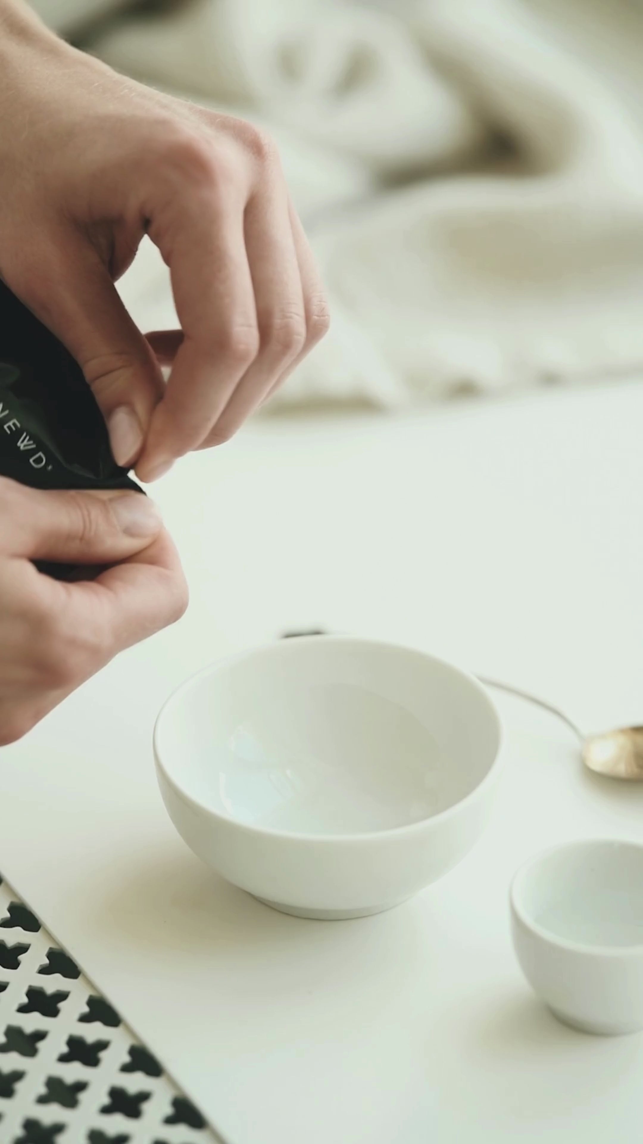 Made with raw cocoa – Niki Newd® Cocoa Skin Mask combines anti-wrinkle care with deep natural hydration for smoother, radiant skin.