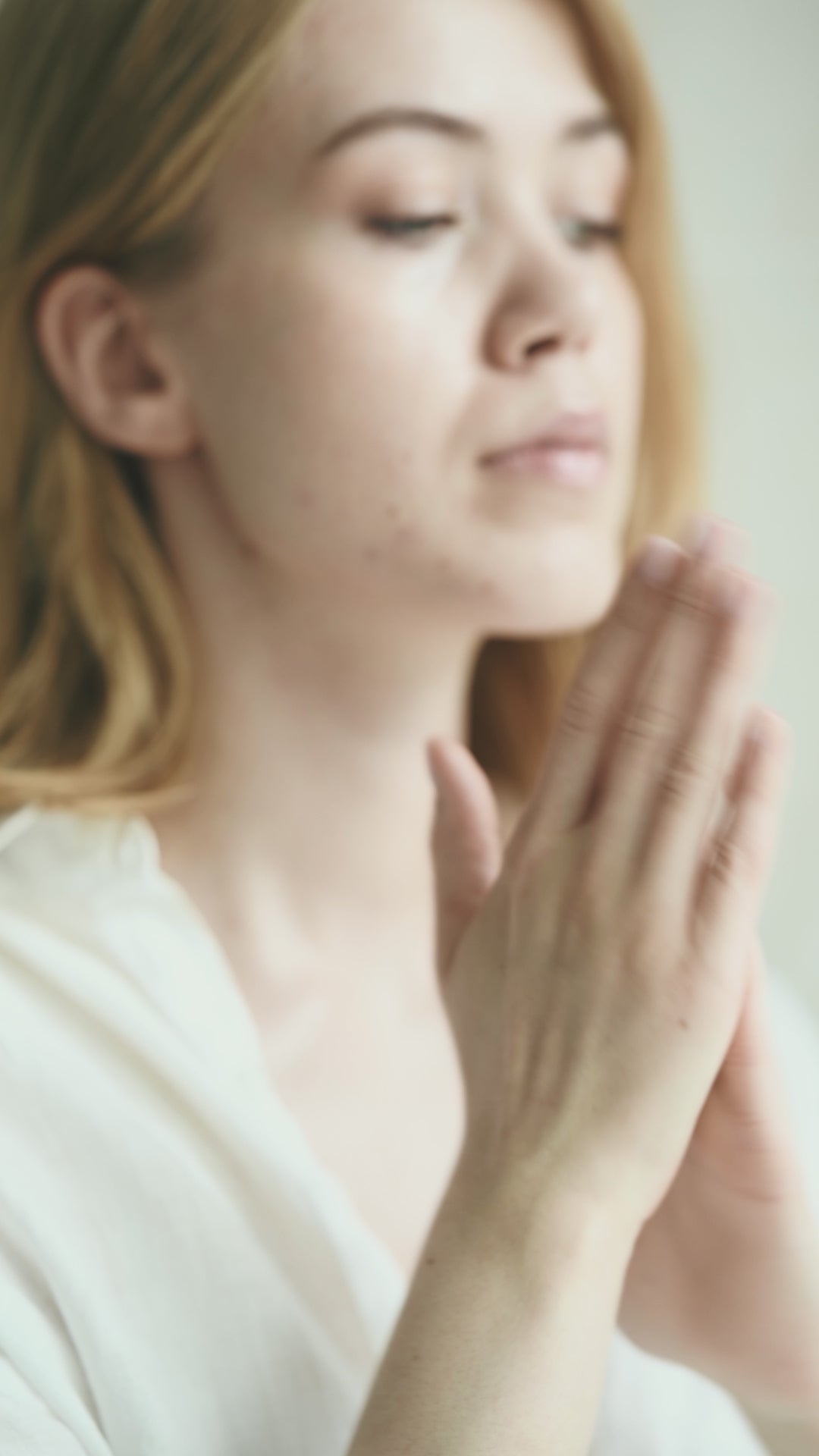 Pregnancy-safe skincare by Niki Newd® — Graceful Mama oil supports natural glow and skin elasticity.