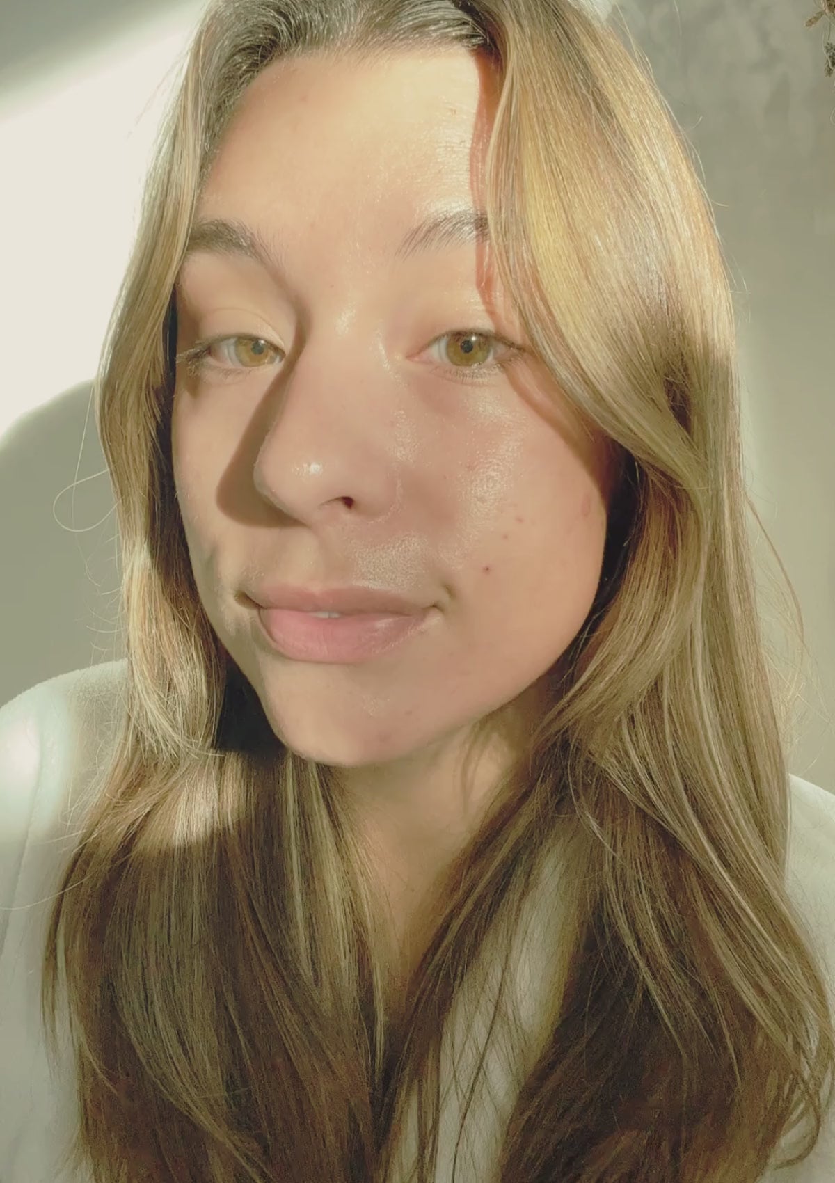 Customer testimonial video – person sharing genuine praise for Niki Newd® skincare and its visible results on the skin.