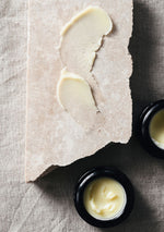Antioksidanttipitoisista raaka-aineista valmistettu Niki Newd® Skin Butter on luonnollinen kasvo- ja silmänympärysvoide, joka ravitsee ja suojaa ihoa.