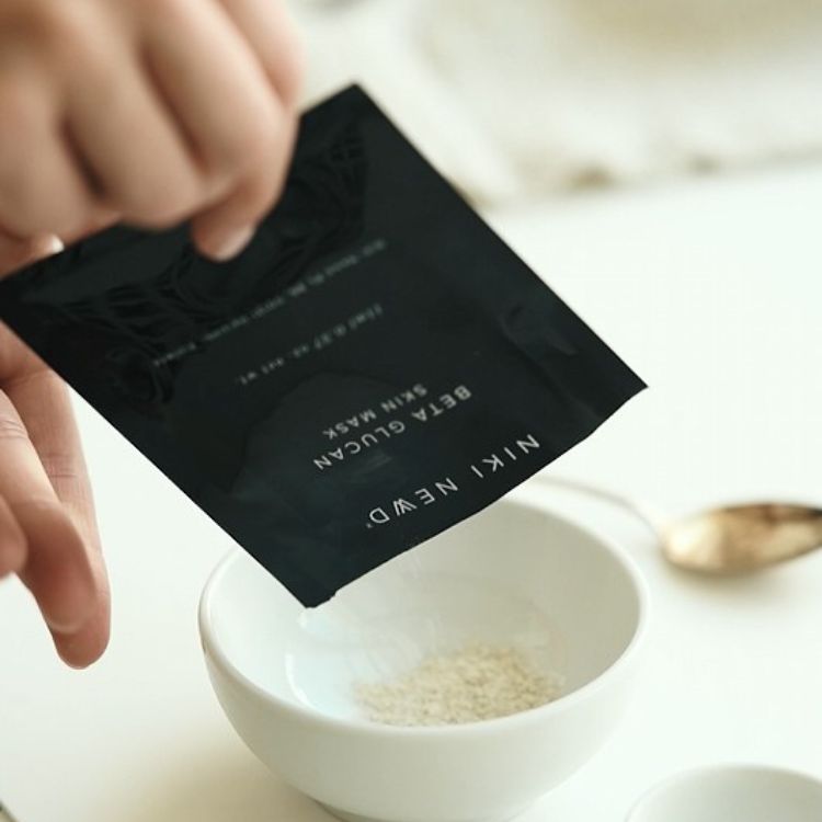 Niki Newd Beta Glucan Mask ravitseva kasvonaamio herkälle iholle, sisältää suomalaista kolloidista kauraa ja luonnollista beetaglukaania.