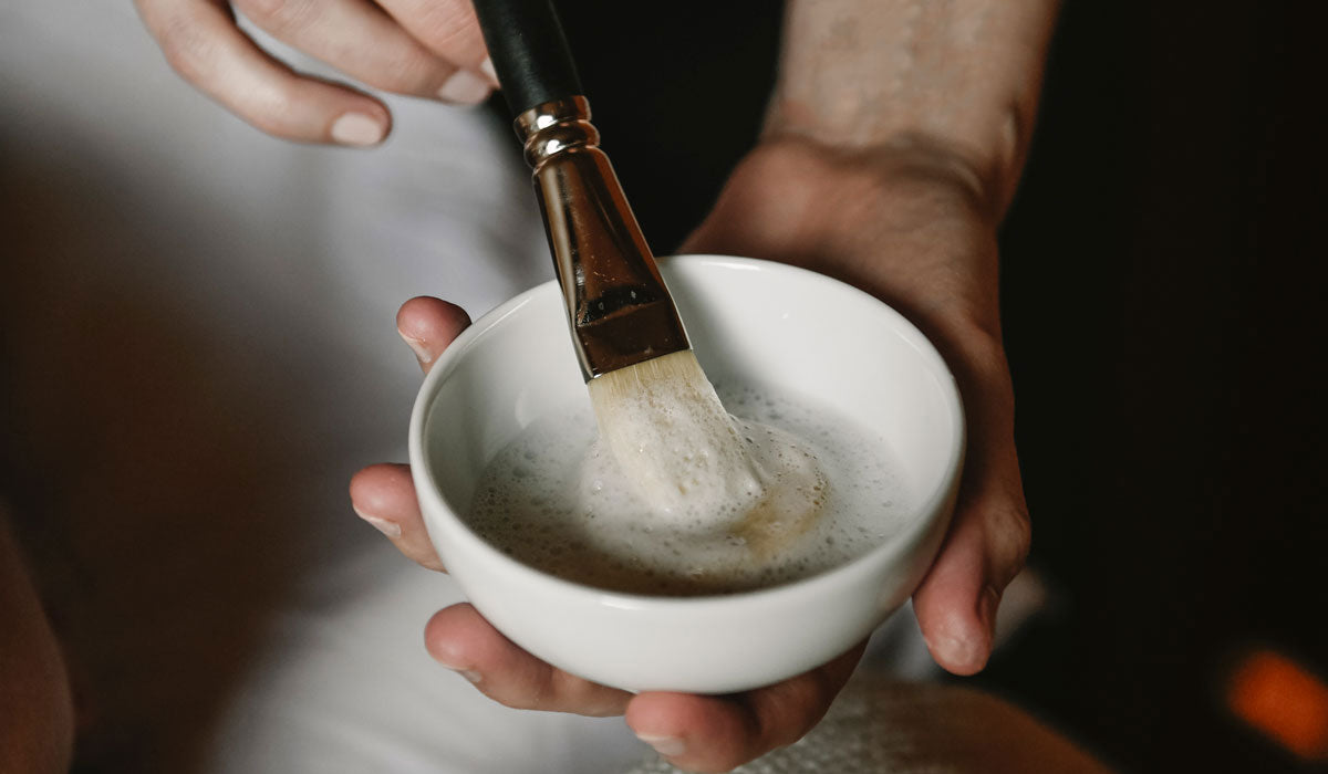 Soft oatmeal foam cleansing – natural purity that refreshes and balances the skin.