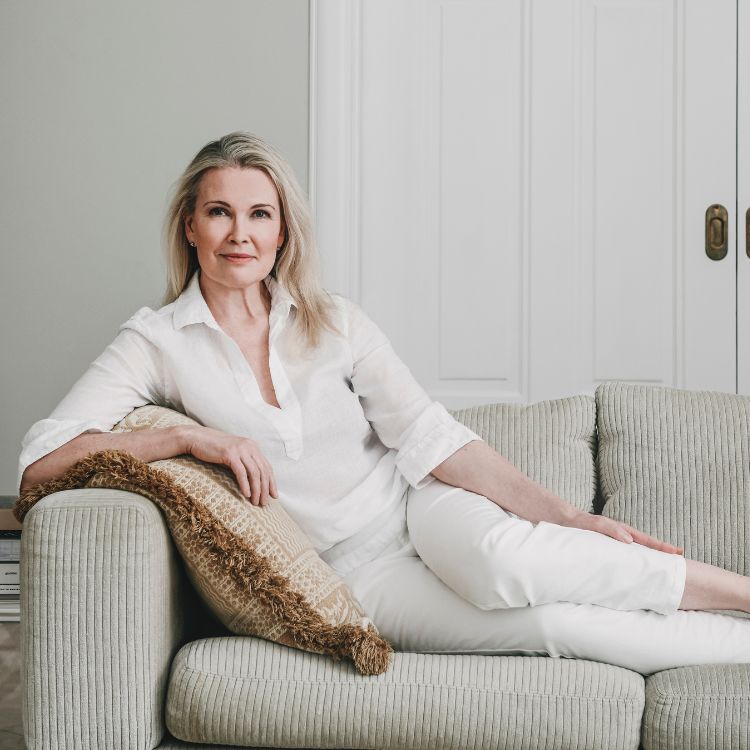 Niki Newdin perustaja Kirsi yhdysvaltalaisessa Radiant Life -lehdessä tuorekosmetiikan edelläkävijänä.