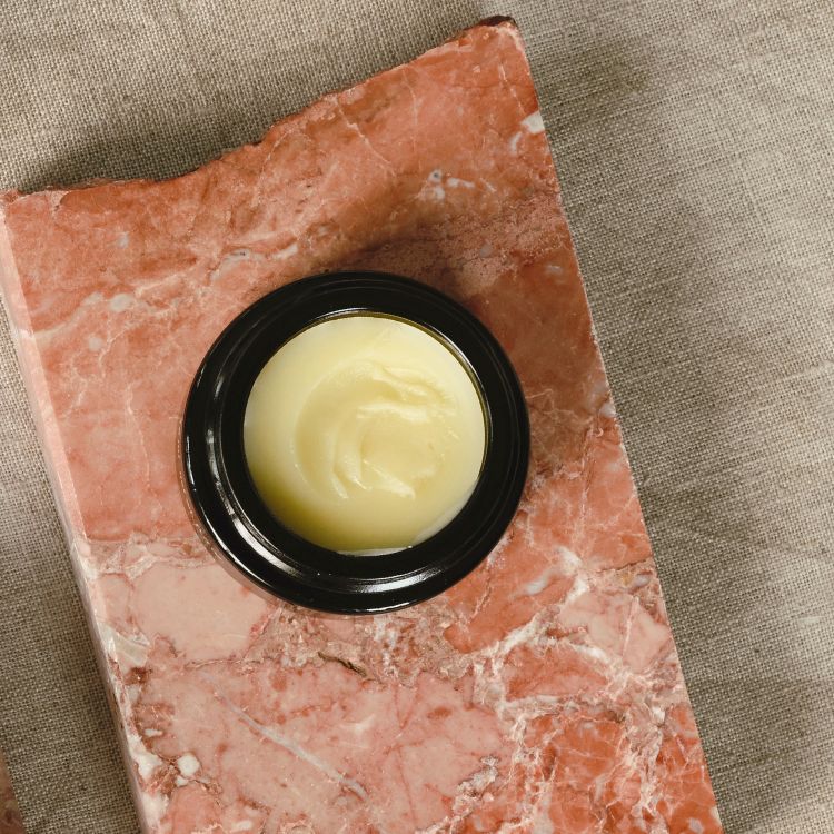 Niki Newd Skin Balm anti-wrinkle kasvovoide ja after shave kuivalle iholle, kasvoille ja herkälle silmänympärysiholle.