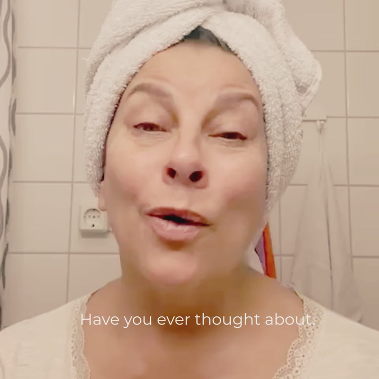 Video: Näyttelijä Satu Silvo näyttää päivittäisen ihonhoitorutiininsa Niki Newd -tuotteilla.